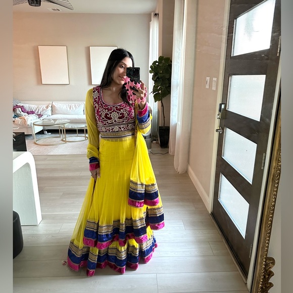 Indian Pakistani Yellow & Pink Lehenga - Picture 4 of 11